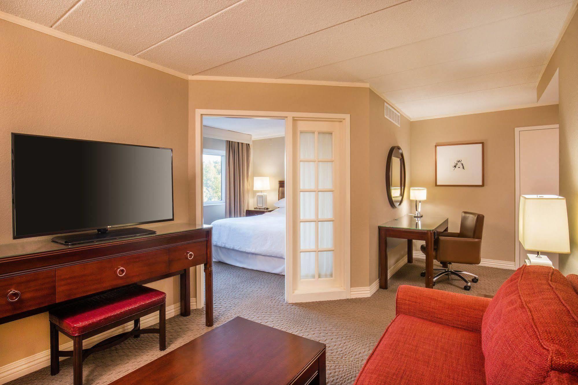 Sheraton Framingham Hotel & Conference Center Zewnętrze zdjęcie