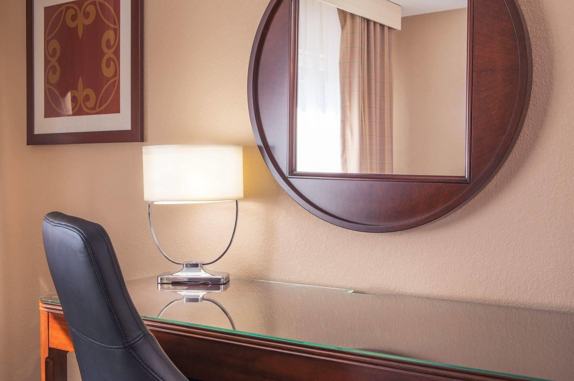 Sheraton Framingham Hotel & Conference Center Zewnętrze zdjęcie